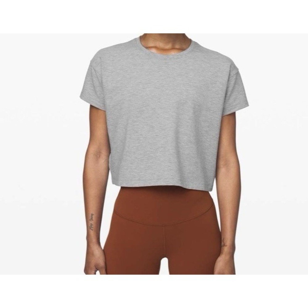 Lululemon Cates Tee Size 6 Gray Cropped Pima Cotton Relaxed Fit Boxy Sporty